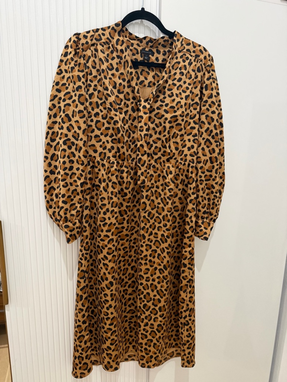 Ann Taylor Leopard Print Dress Size 4 NWOT Midi Long Sleeve Button Front